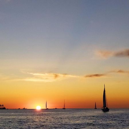Apartamento Be Local - Sleep Aboard The Santa Maria Sailing Boat In Lisboa Exterior foto