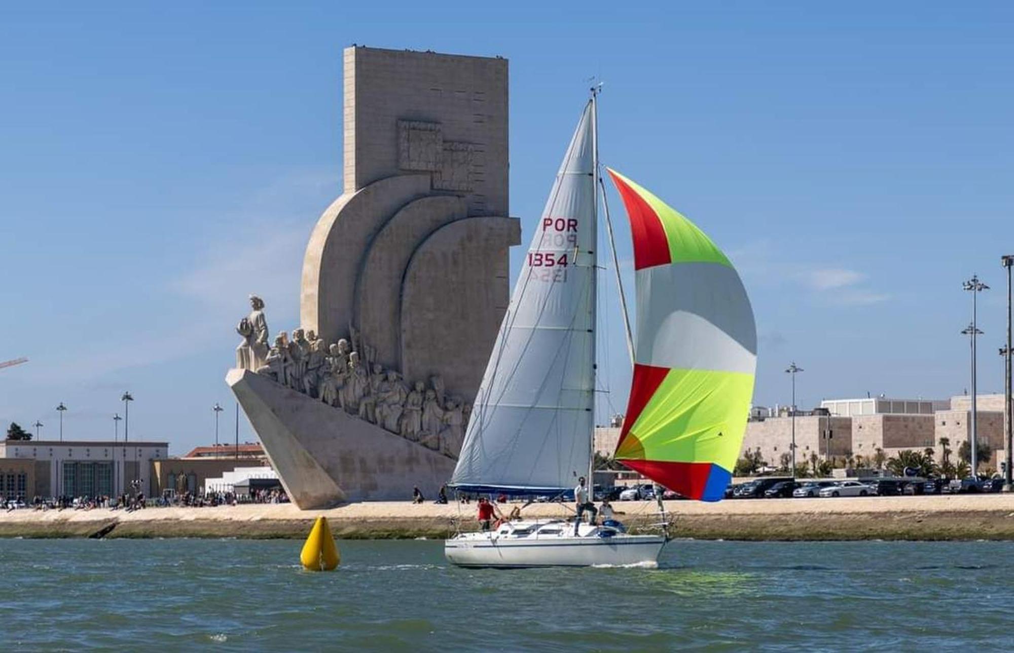 Apartamento Be Local - Sleep Aboard The Santa Maria Sailing Boat In Lisboa Exterior foto