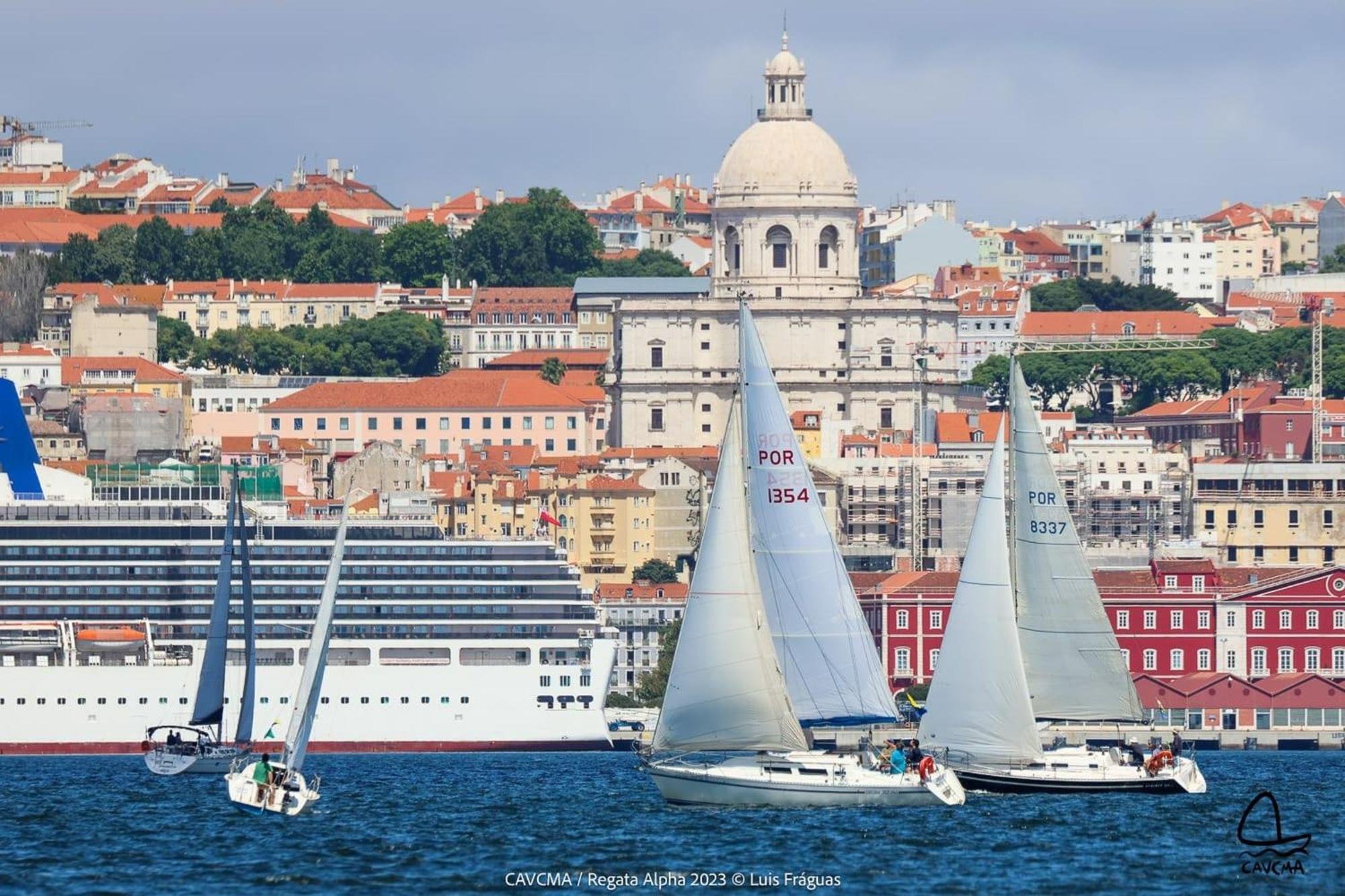 Apartamento Be Local - Sleep Aboard The Santa Maria Sailing Boat In Lisboa Exterior foto