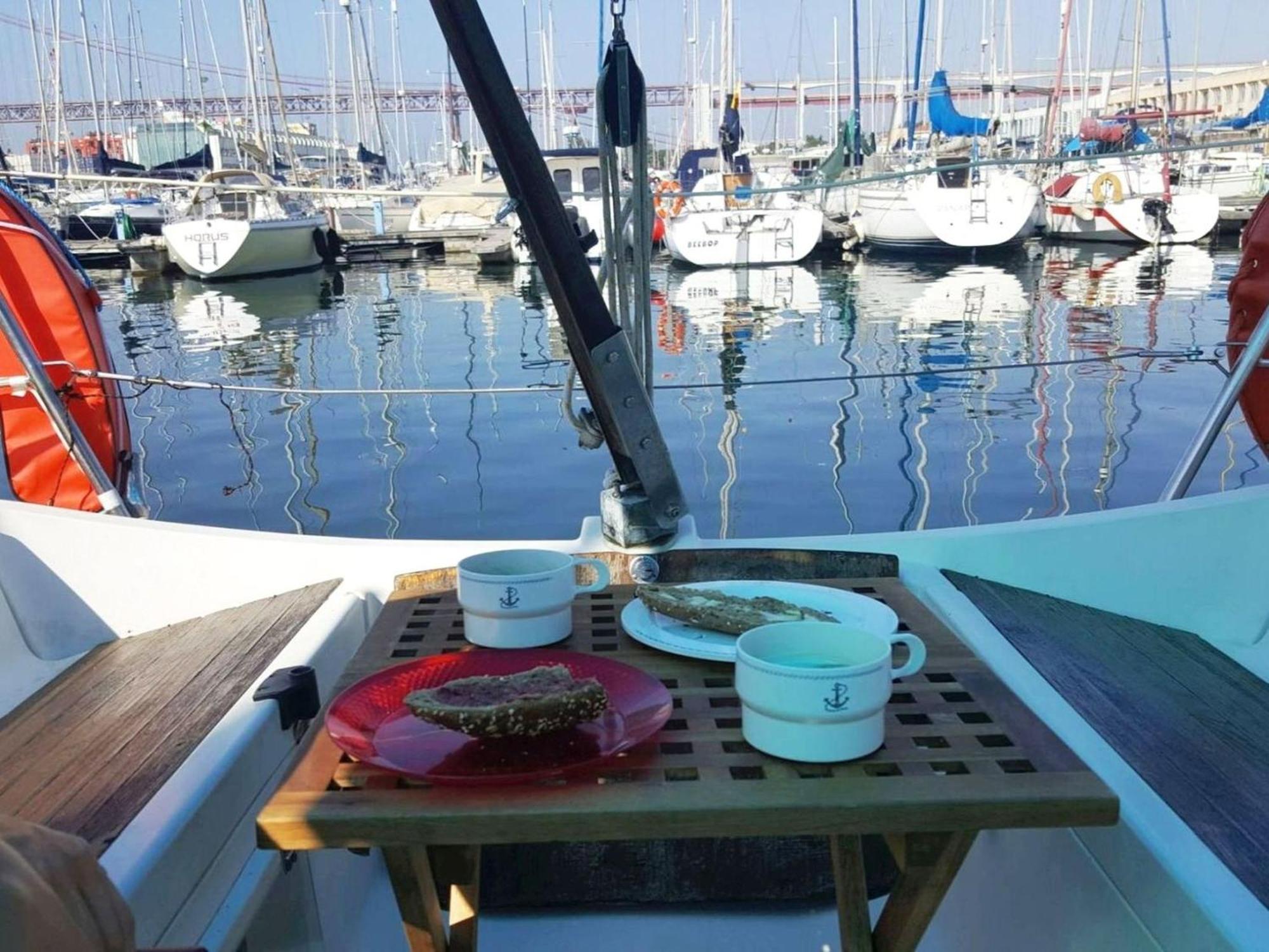 Apartamento Be Local - Sleep Aboard The Santa Maria Sailing Boat In Lisboa Exterior foto