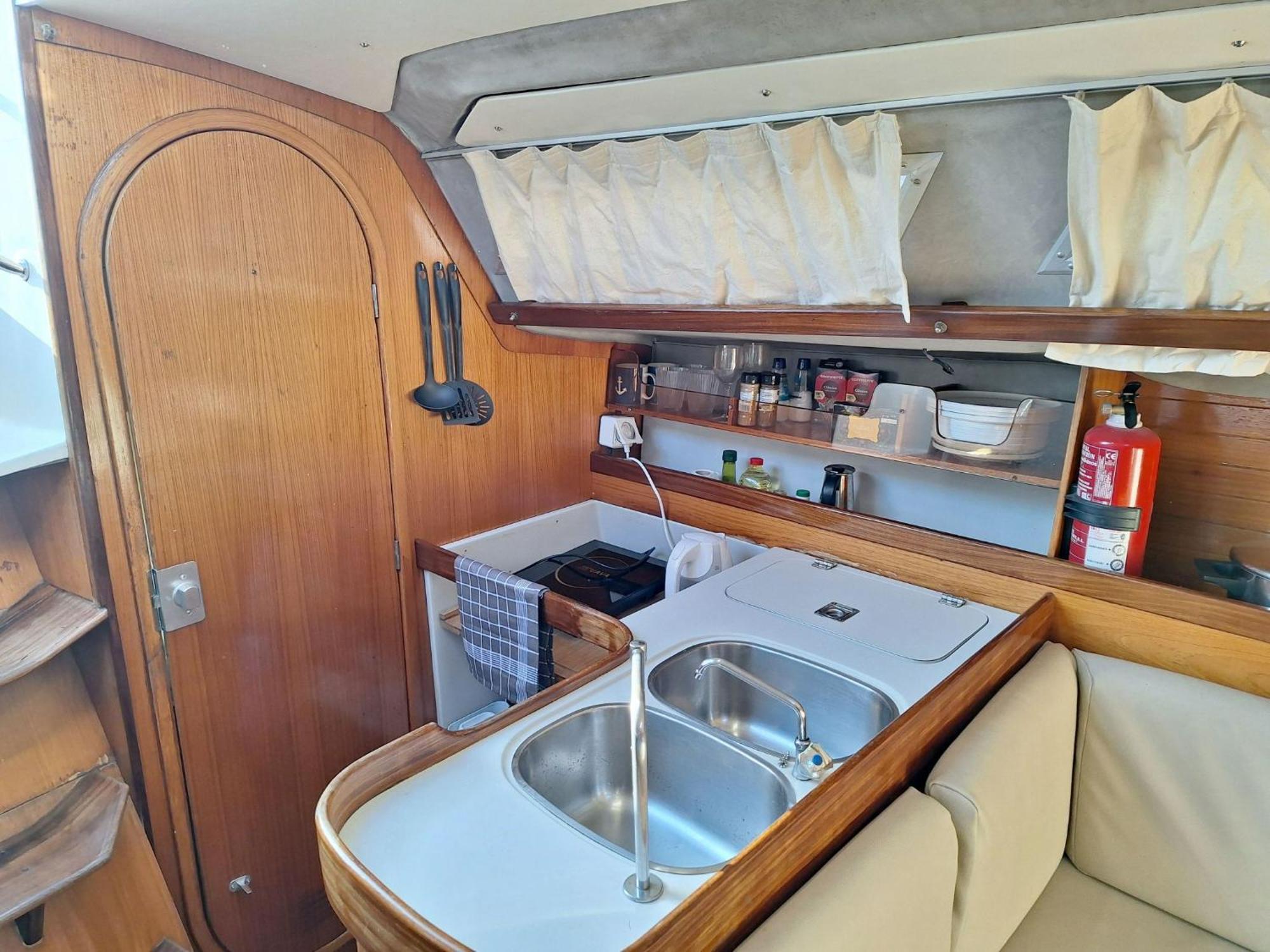 Apartamento Be Local - Sleep Aboard The Santa Maria Sailing Boat In Lisboa Exterior foto