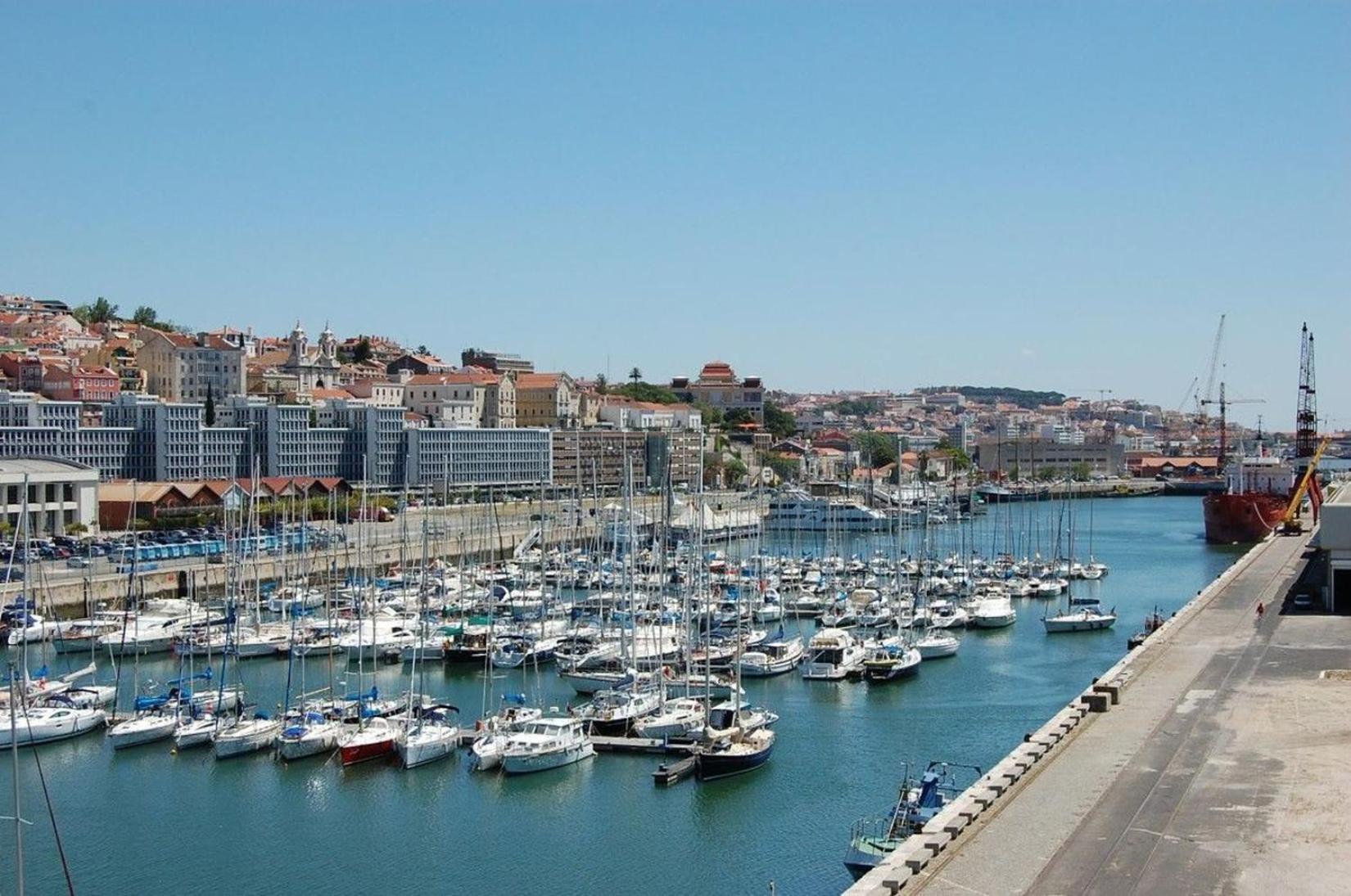 Apartamento Be Local - Sleep Aboard The Santa Maria Sailing Boat In Lisboa Exterior foto